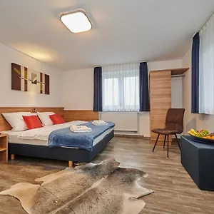 Hotel Sunny, Straubing